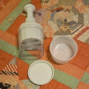 The Pampered Chef White Food Chopper